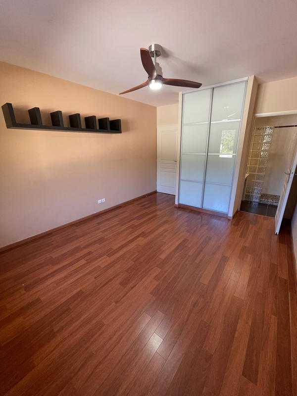 Maison - 200 m² - 9 pièces