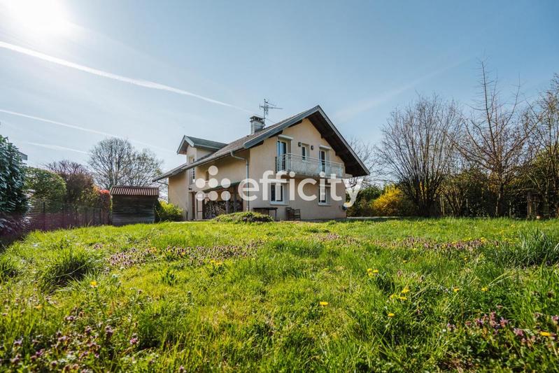 Maison - 250 m² - 11 pièces