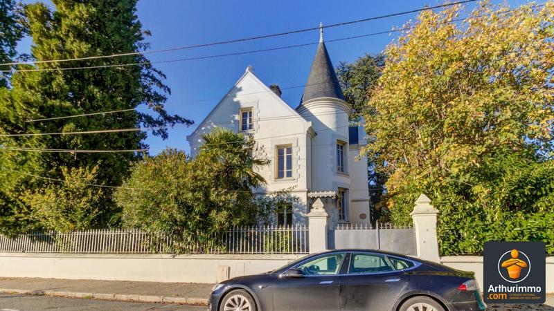 Maison - 180 m² - 9 pièces