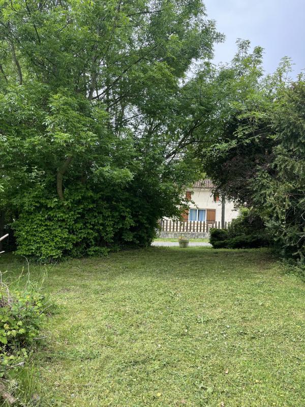 Terrain constructible - 1 250 m²