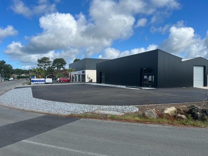 Local commercial - 1 266 m² - 3 pièces