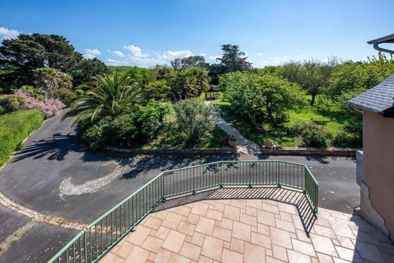 Maison - 254 m² - 11 pièces