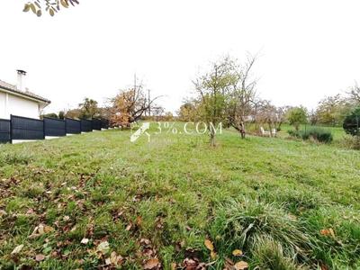 Terrain constructible - 1 215 m²