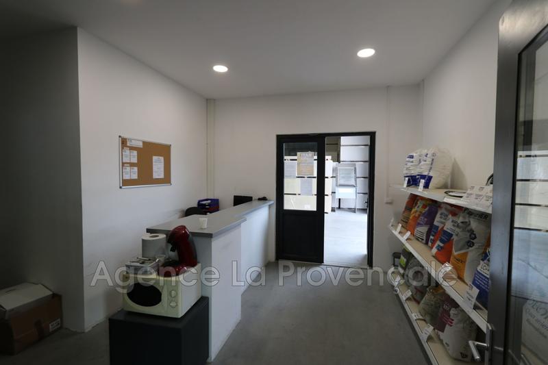 Local commercial - 1 200 m²