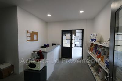 Local commercial - 1 200 m²