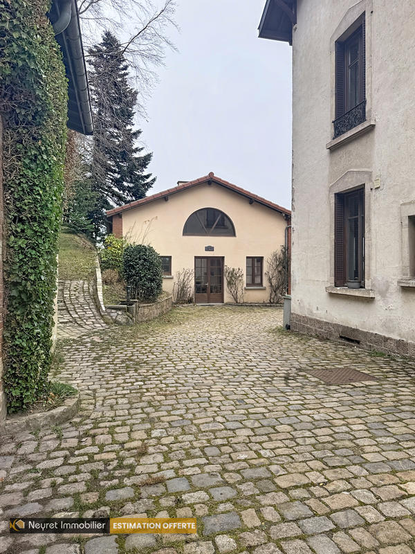 Propriété - 360 m² - 12 pièces