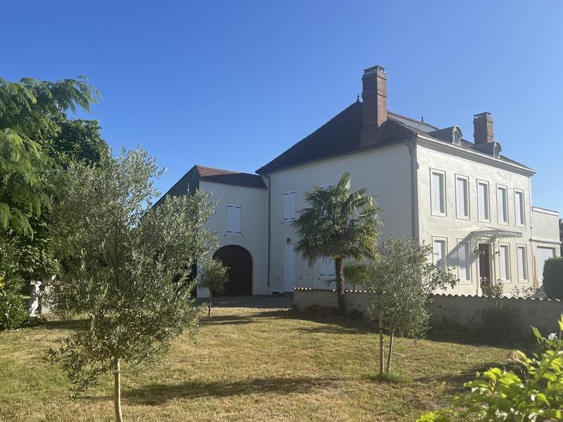 Maison de maîtres - 372 m² - 10 pièces