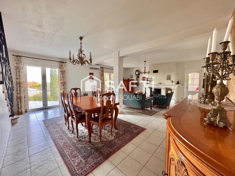 Maison - 235 m² - 7 pièces