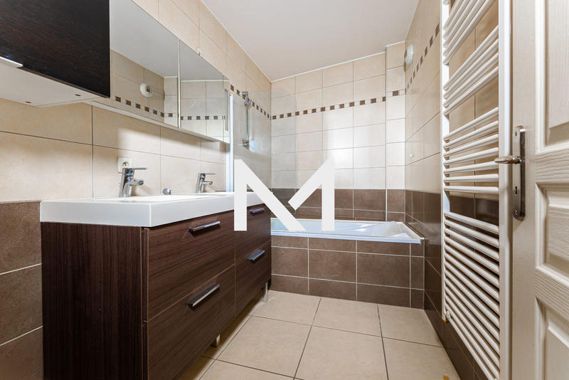 Appartement - 90 m² - 4 pièces