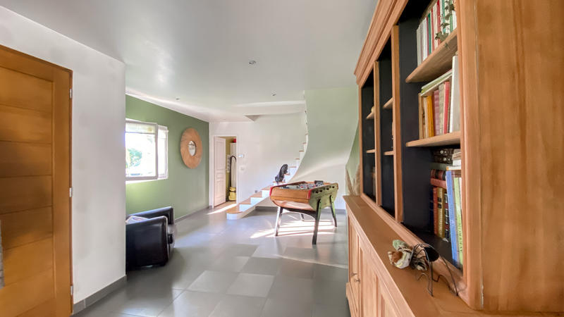 Maison - 250 m² - 7 pièces