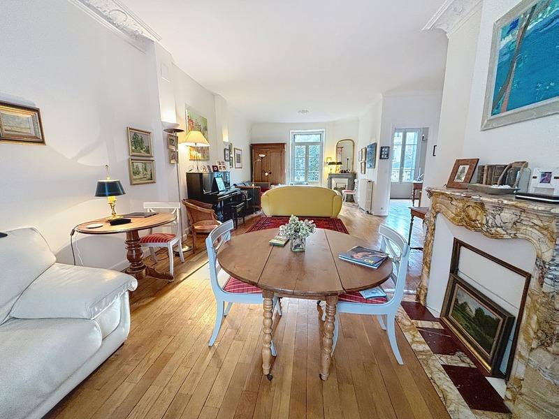 Maison bourgeoise - 200 m² - 9 pièces