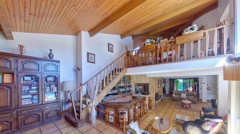 Maison - 340 m² - 6 pièces