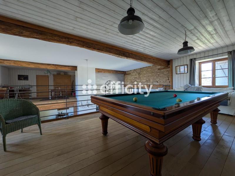 Maison - 374 m² - 10 pièces