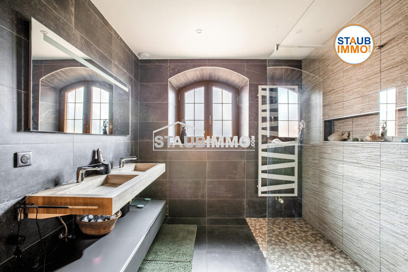 Maison - 271 m² - 13 pièces