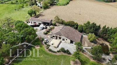 Propriété - 260 m² - 4 pièces