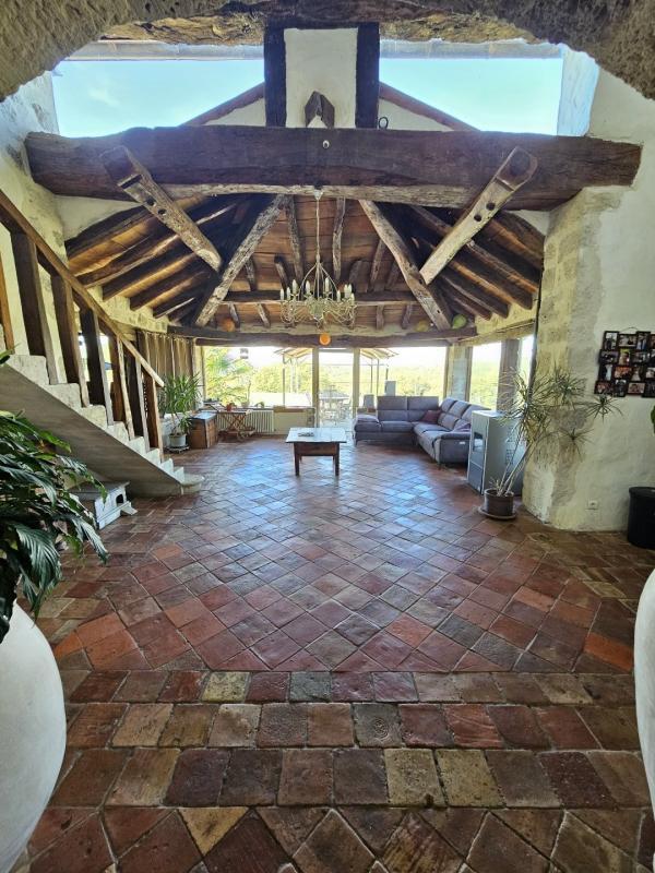 Maison - 760 m² - 16 pièces