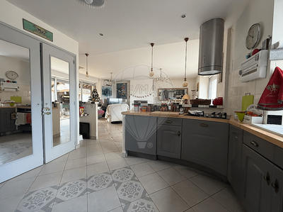 Maison - 186 m² - 6 pièces