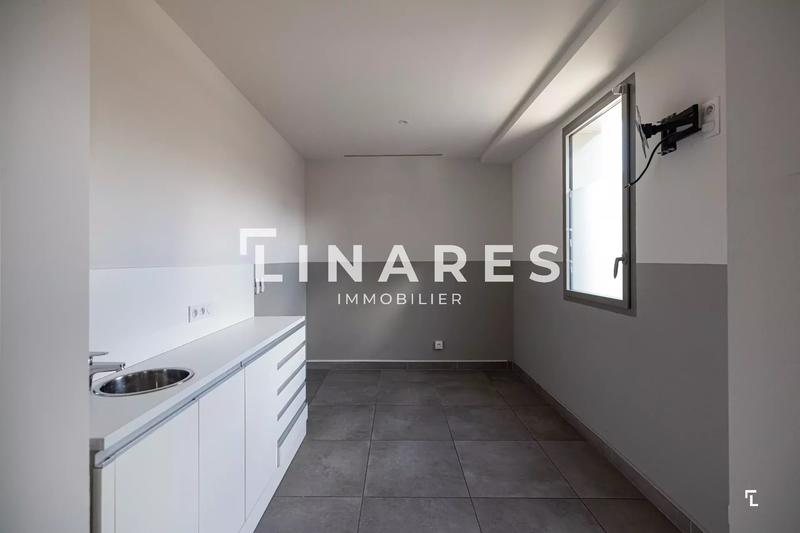 Bureau - 117 m² - 5 pièces