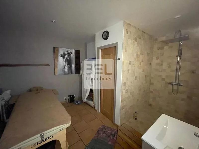 Propriété - 740 m² - 22 pièces