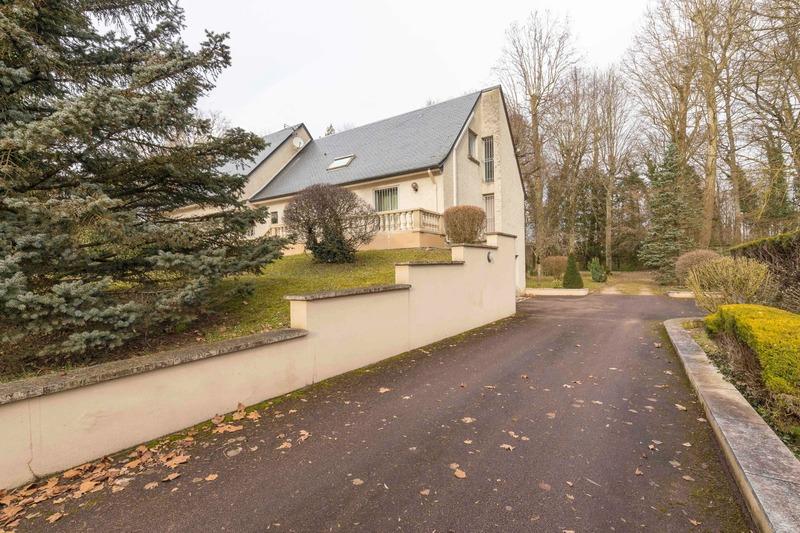 Maison - 425 m² - 13 pièces