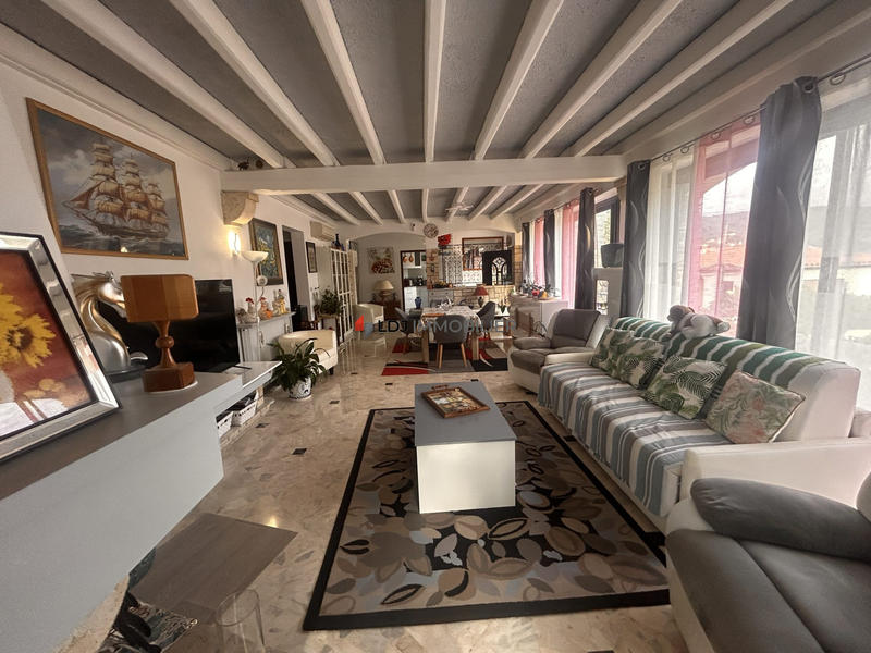 Villa - 200 m² - 6 pièces