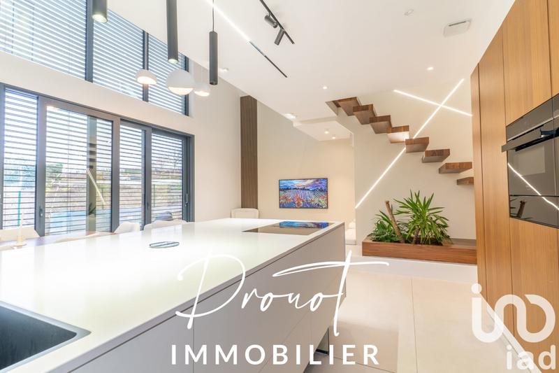 Maison - 226 m² - 8 pièces