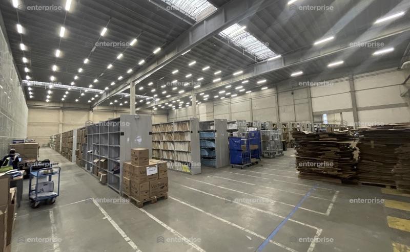 Entrepôt - 4 966 m²