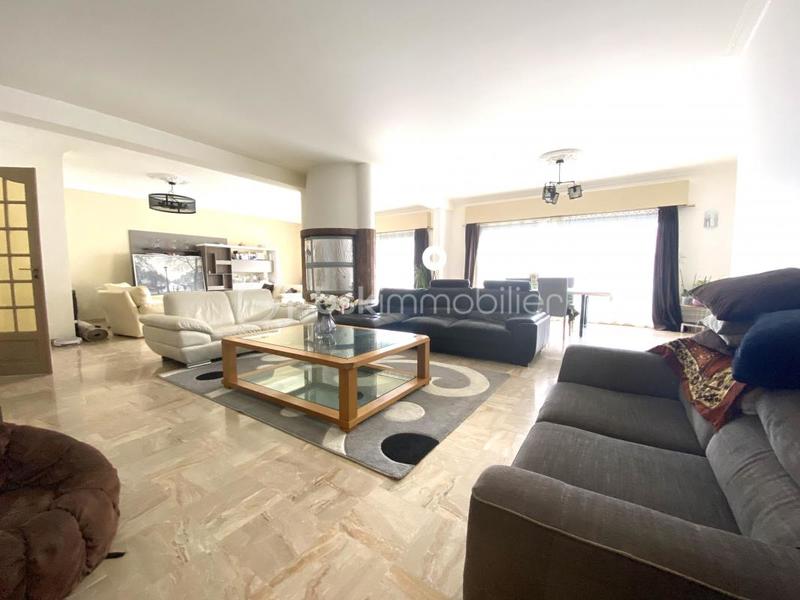 Propriété - 330 m² - 9 pièces