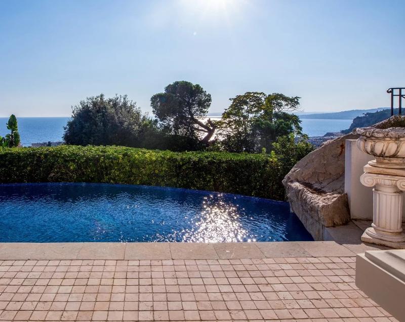 Villa - 325 m² - 6 pièces