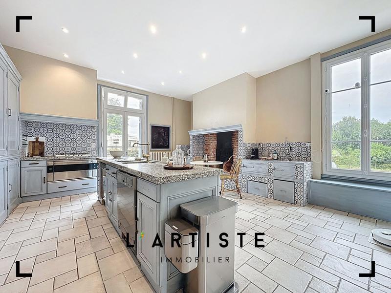 Maison - 353 m² - 11 pièces