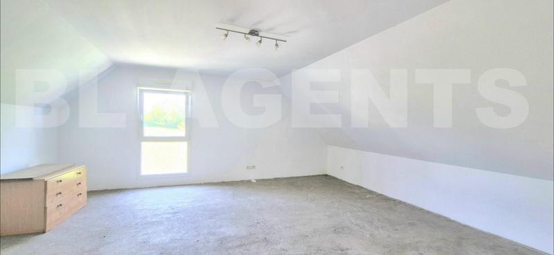 Maison - 222 m² - 8 pièces