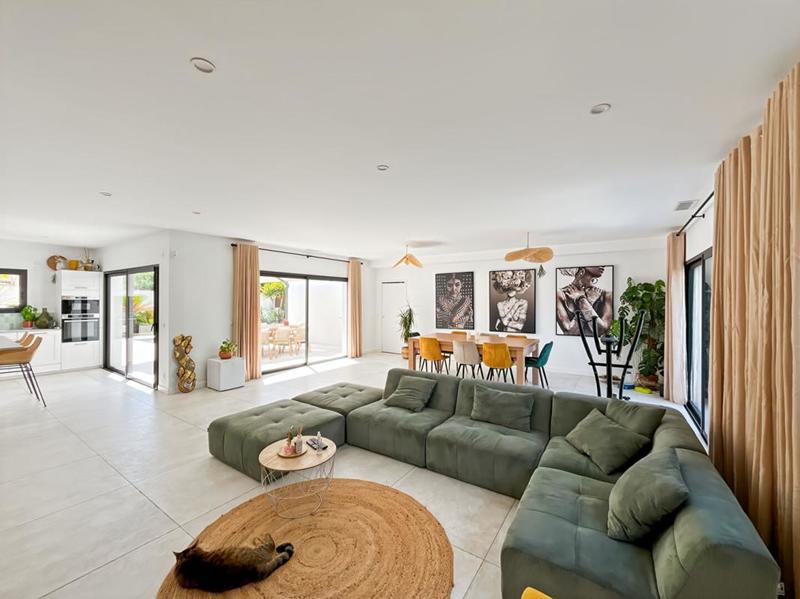 Maison - 210 m² - 5 pièces