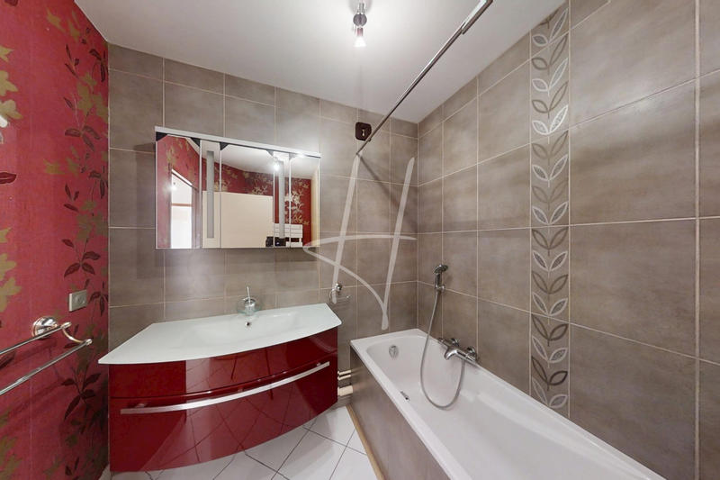 Appartement - 102 m² - 5 pièces