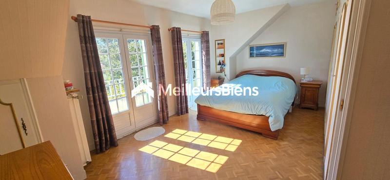 Propriété - 250 m² - 6 pièces