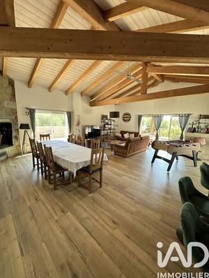 Maison - 295 m² - 11 pièces