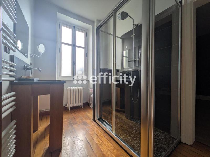 Maison - 248 m² - 9 pièces