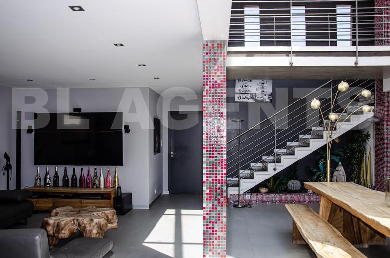 Maison - 260 m² - 6 pièces