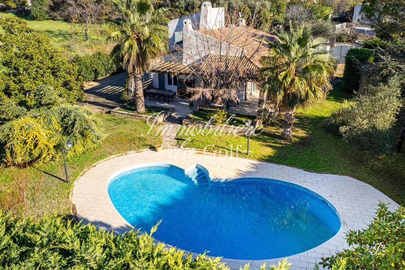 Maison - 215 m² - 5 pièces