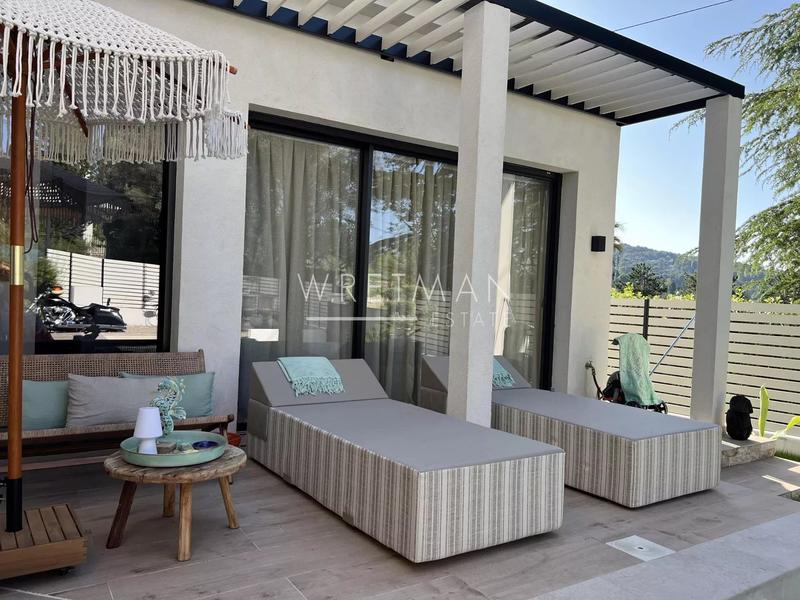 Maison - 220 m² - 7 pièces