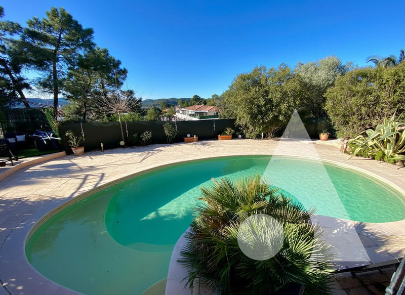 Maison - 214 m² - 7 pièces