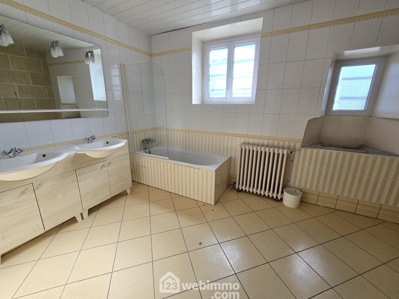 Maison - 331 m² - 10 pièces