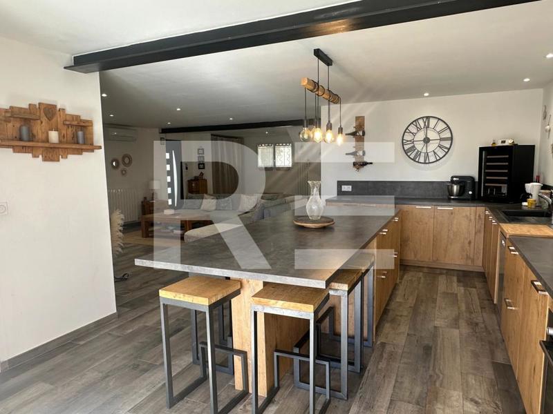 Maison - 181 m² - 7 pièces