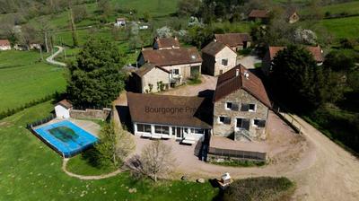 Propriété - 612 m² - 25 pièces