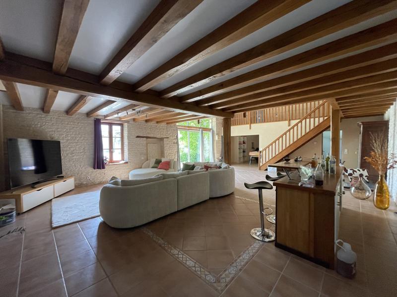 Maison - 392 m² - 8 pièces