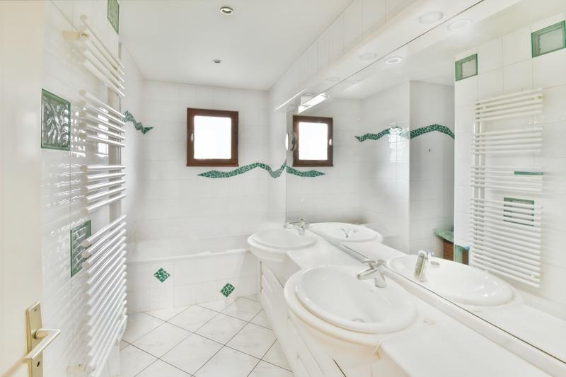 Maison - 180 m² - 8 pièces