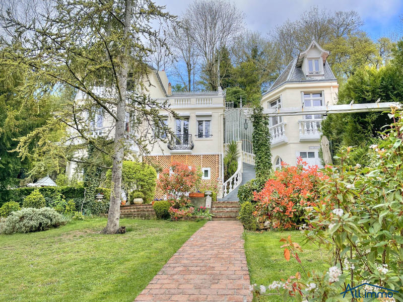 Maison ancienne - 197 m² - 8 pièces