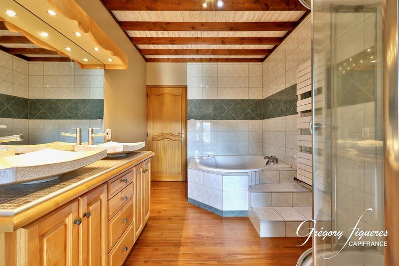 Maison - 224 m² - 7 pièces