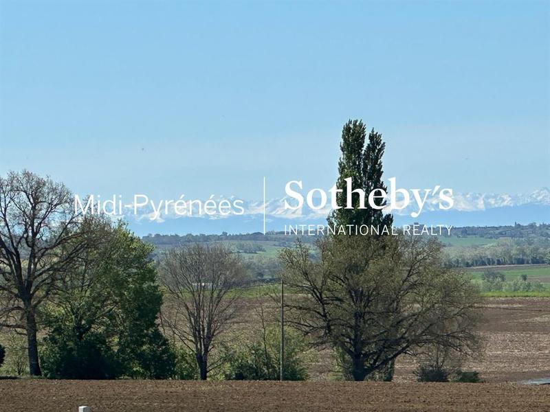 Propriété - 350 m² - 10 pièces