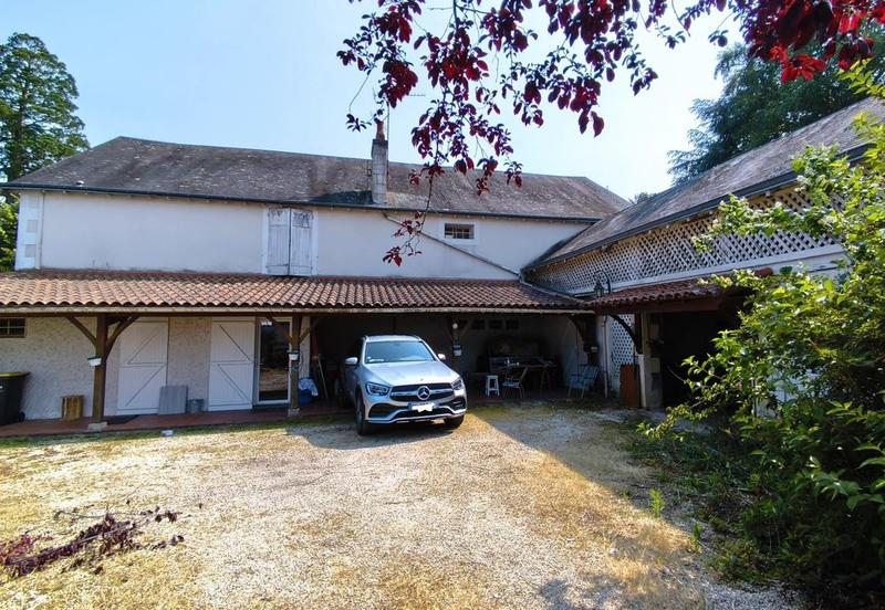 Maison - 316 m² - 9 pièces