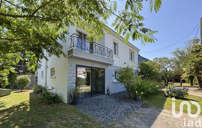 Maison - 194 m² - 8 pièces